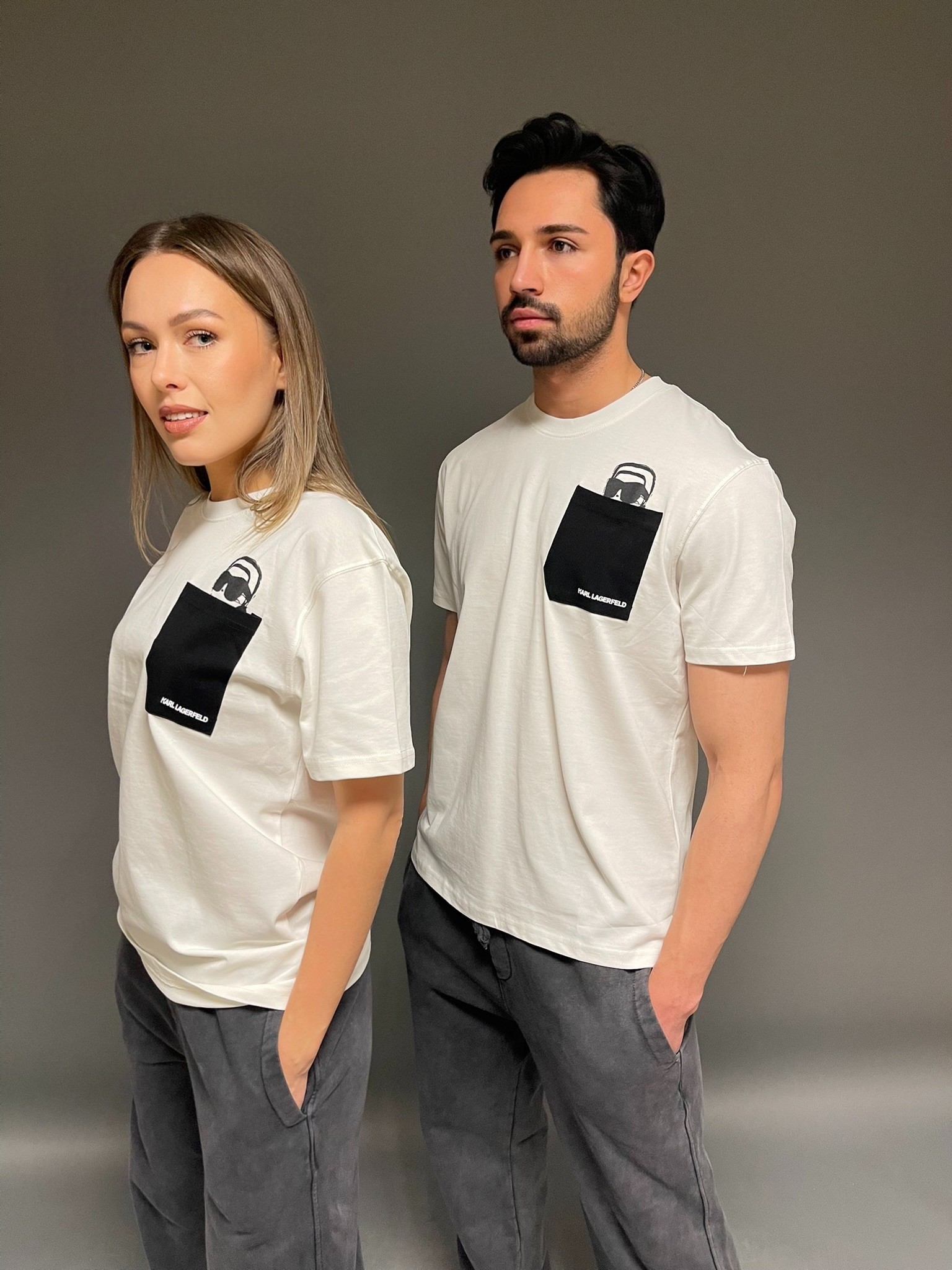 Karl' Logolu ve Cepli Unisex T-Shirt - Beyaz