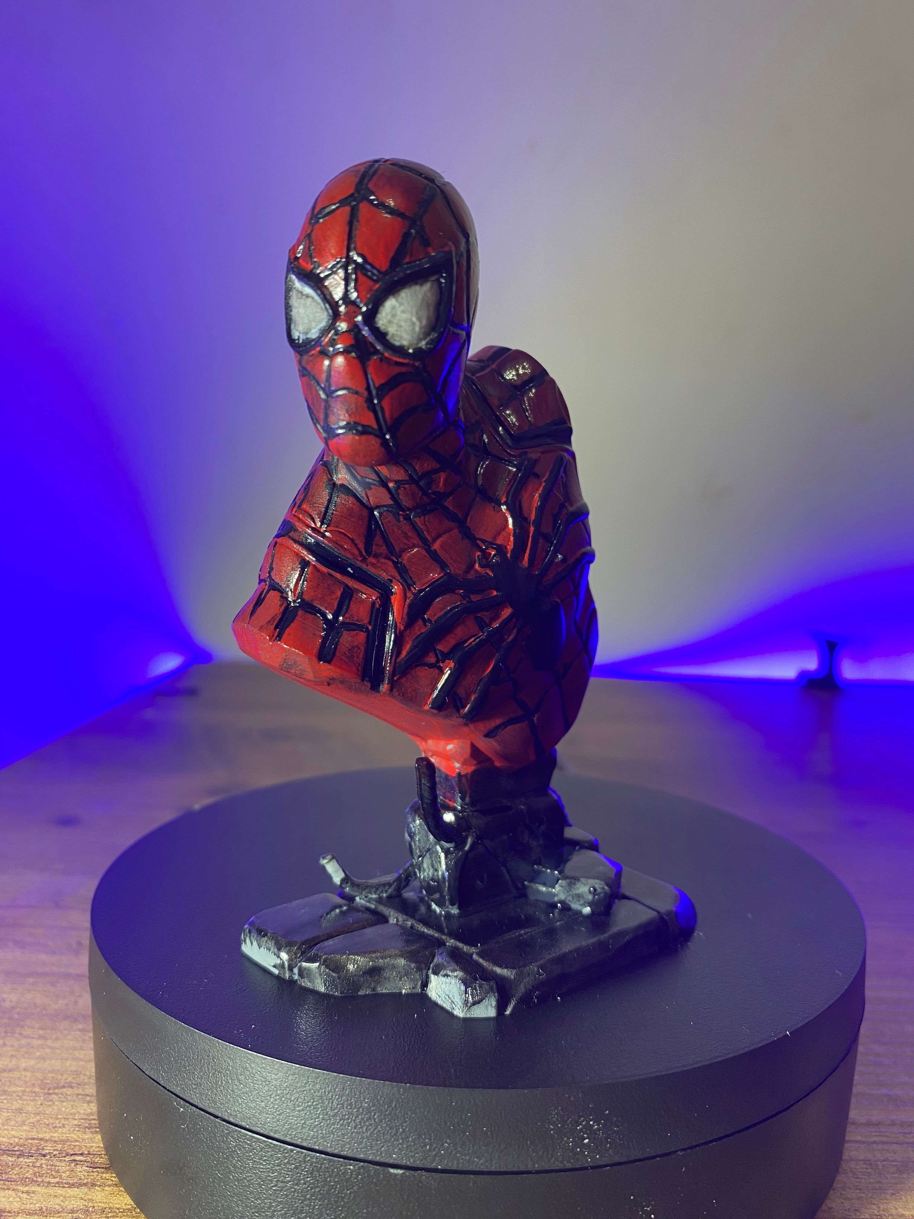 Marvel Comics Spider-Man Büst Figürü - 10cm Yükseklikte, Dayanıklı Reçine Malzeme