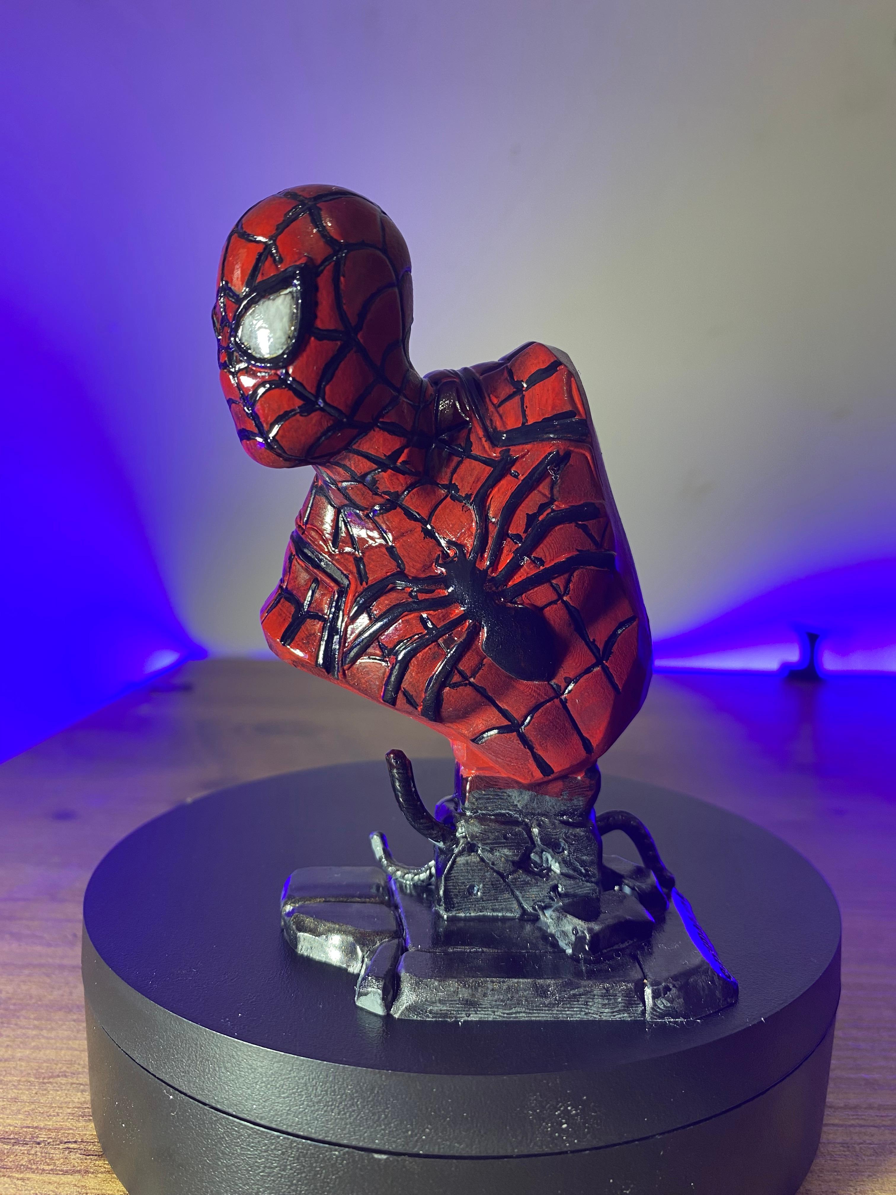 Marvel Comics Spider-Man Büst Figürü - 10cm Yükseklikte, Dayanıklı Reçine Malzeme