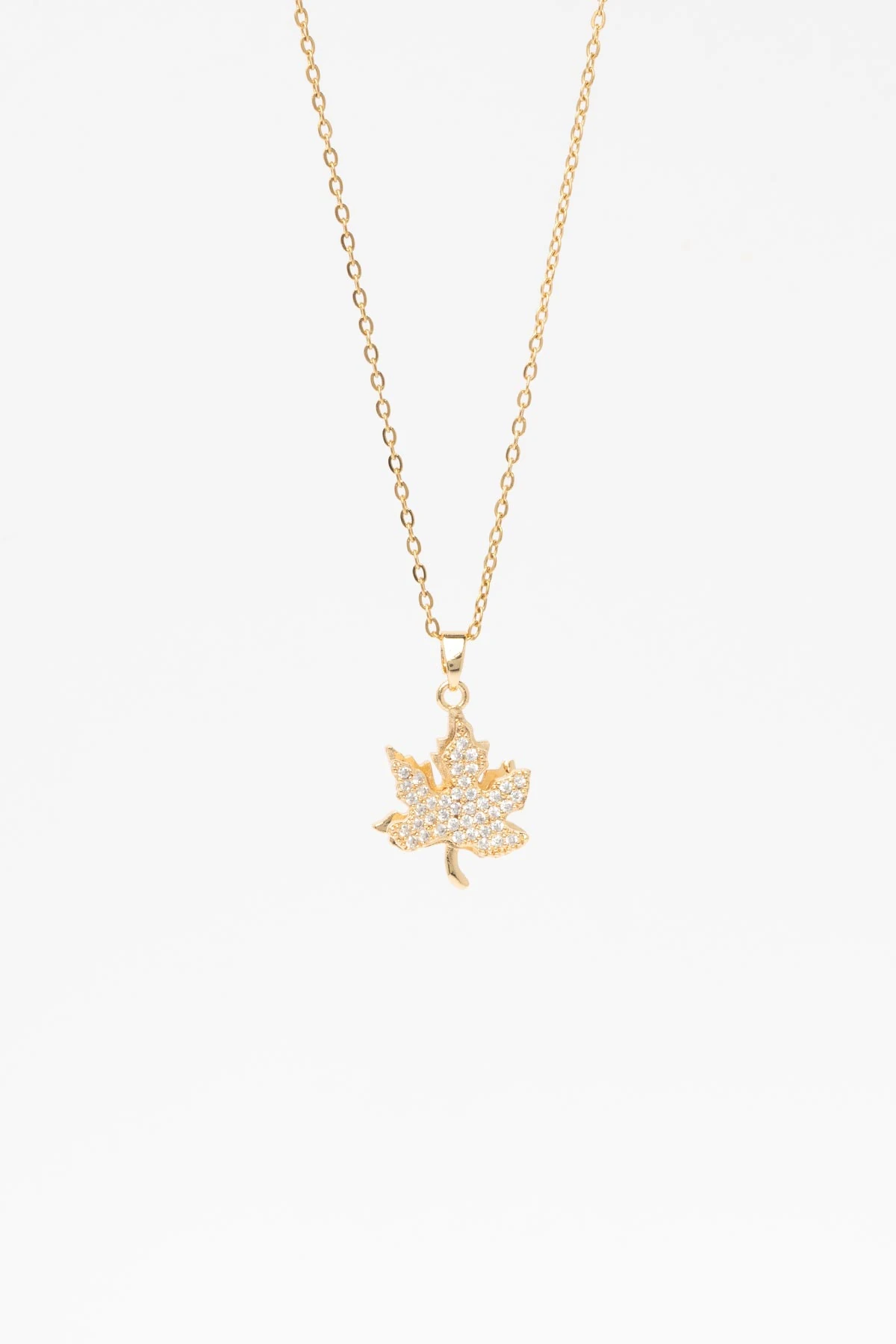 Gold Zirkon Detay Çınar Yaprağı Sallantılı 45cm Çelik Kolye AKL4302