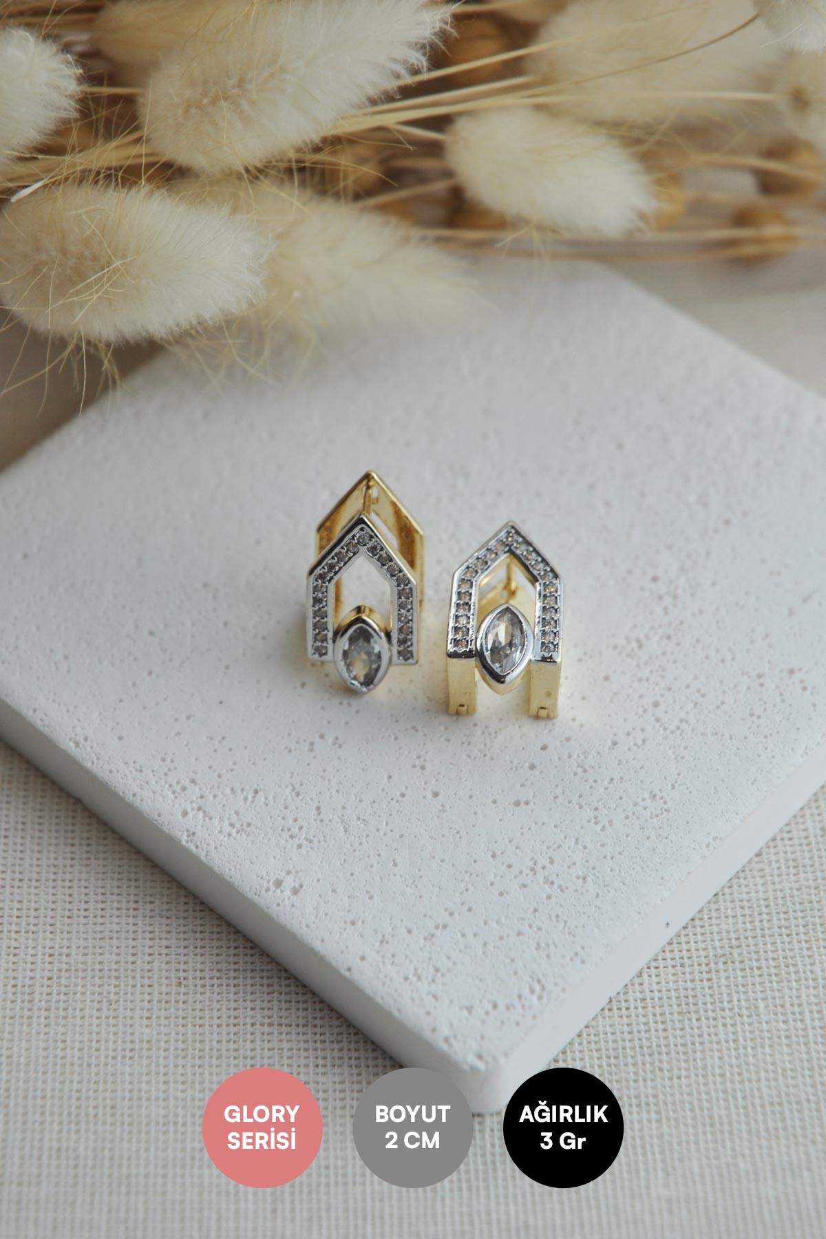 Gold Zirkon Ve Kristal Damla Detay Beşgen Glory Küpe AKE9016