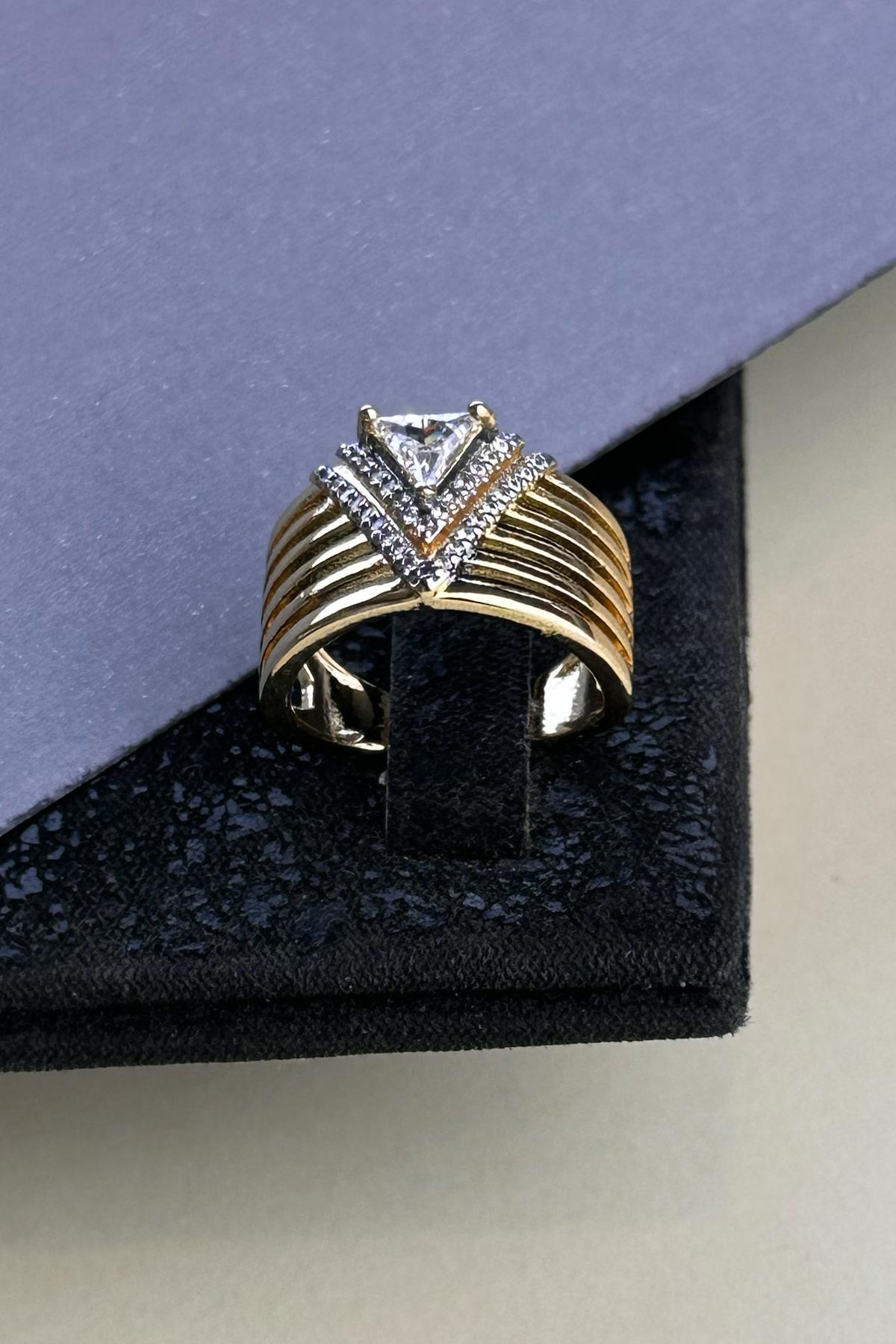 Gold Tasarım Kristal Ve Zirkon Üçgenler Glory Yüzük AYZ8396