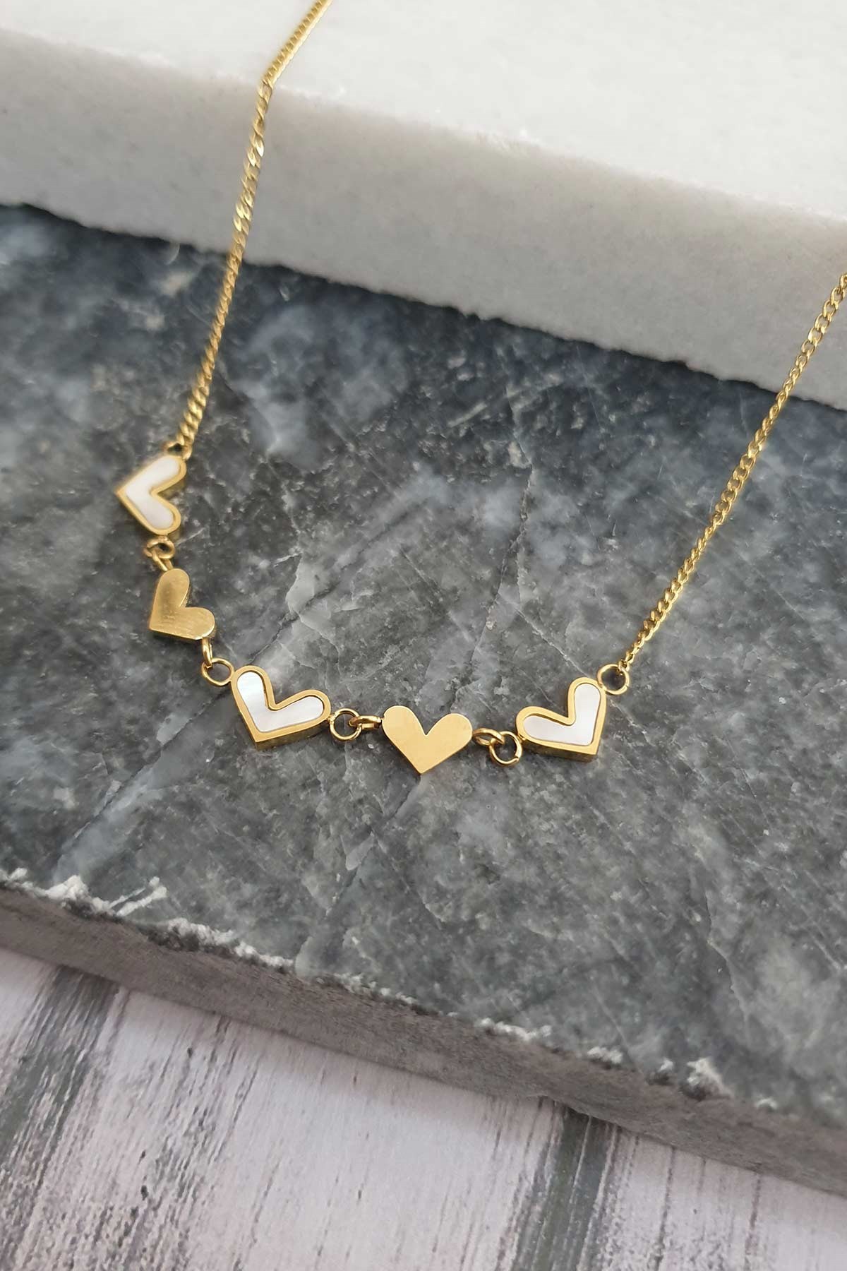Sıra Kalpler Gold Çelik Kolye 45 cm AKL951