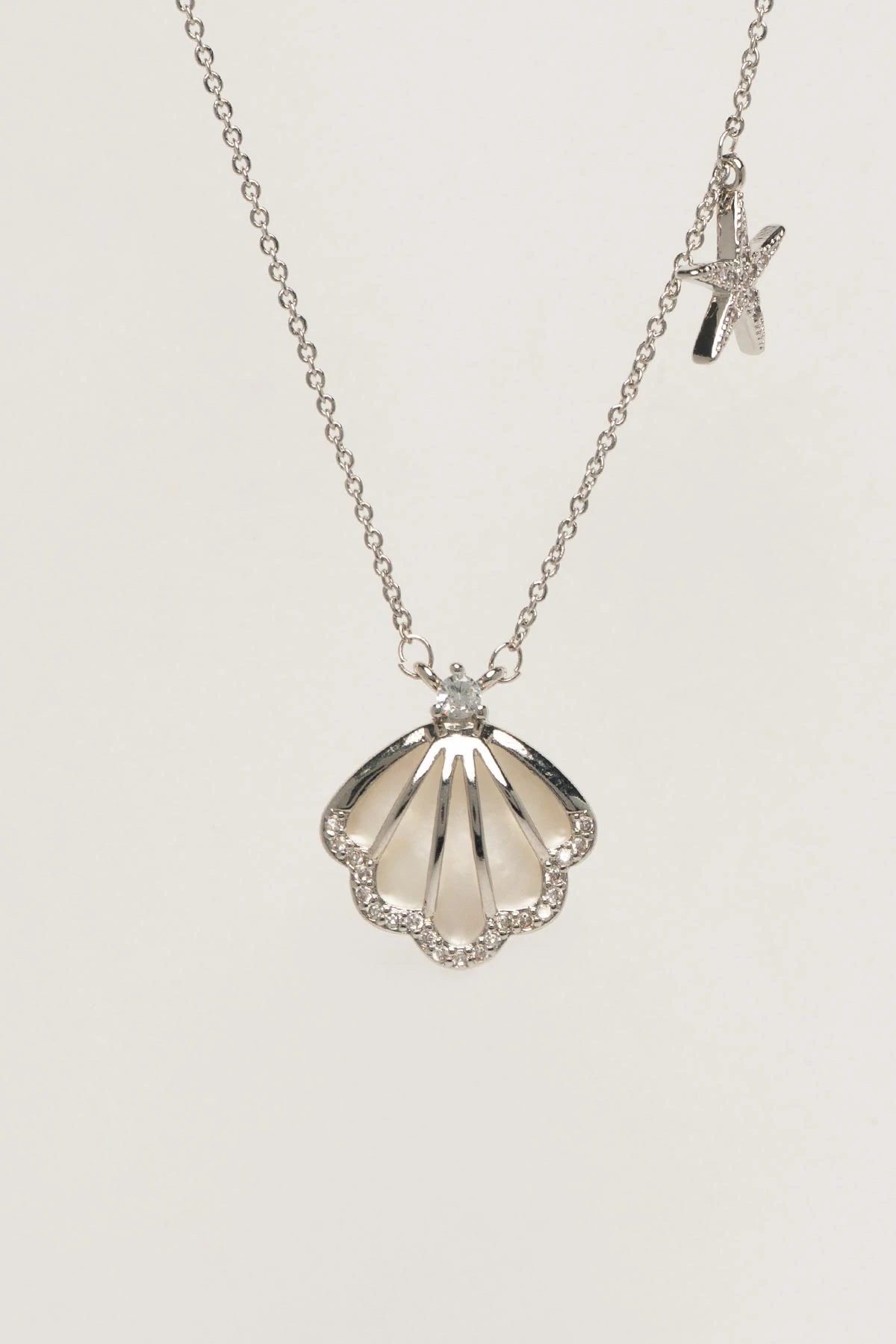 Silver Zirkon Kenarlı Deniz Kabuğu Ve Deniz Yıldızı Sallantılı Luxury Kolye AKL4408