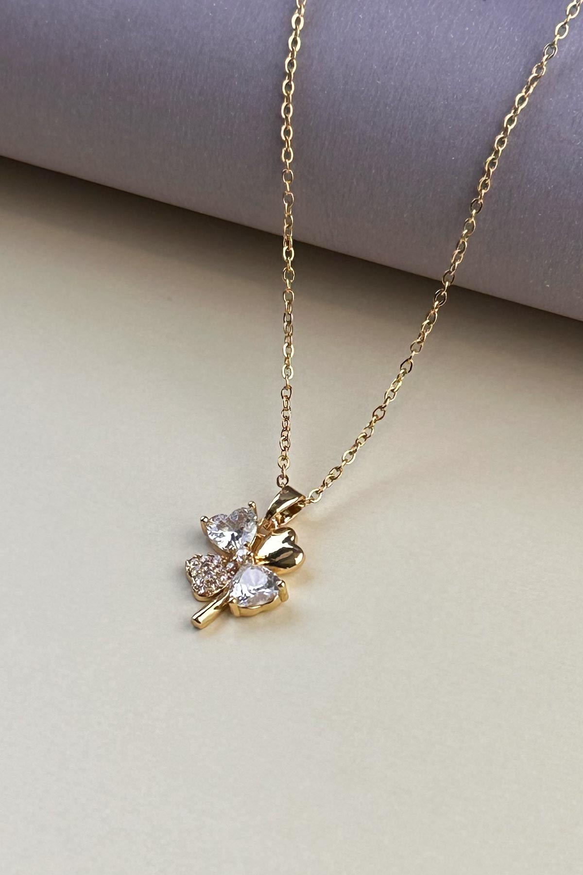 Gold Minimal Zincir Zirkon Ve Kalp Tektaş Tasarım Yonca Çelik Kolye 45 cm AKL4066