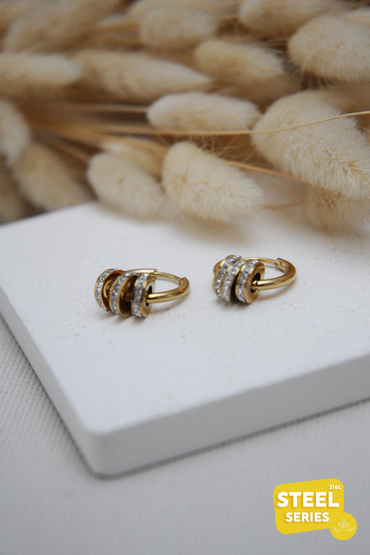 Zirkon Silindir Sallantılı Gold Halka Çelik Küpe AKE4795