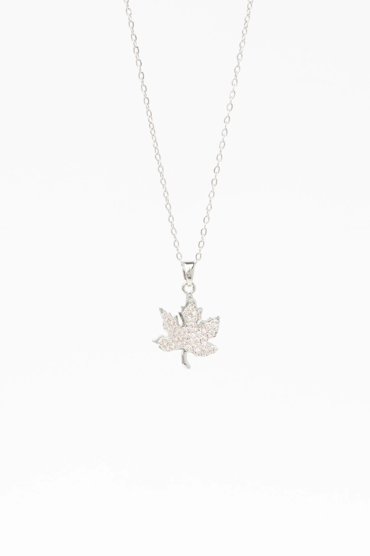 Silver Zirkon Detay Çınar Yaprağı Sallantılı 45cm Çelik Kolye AKL4303