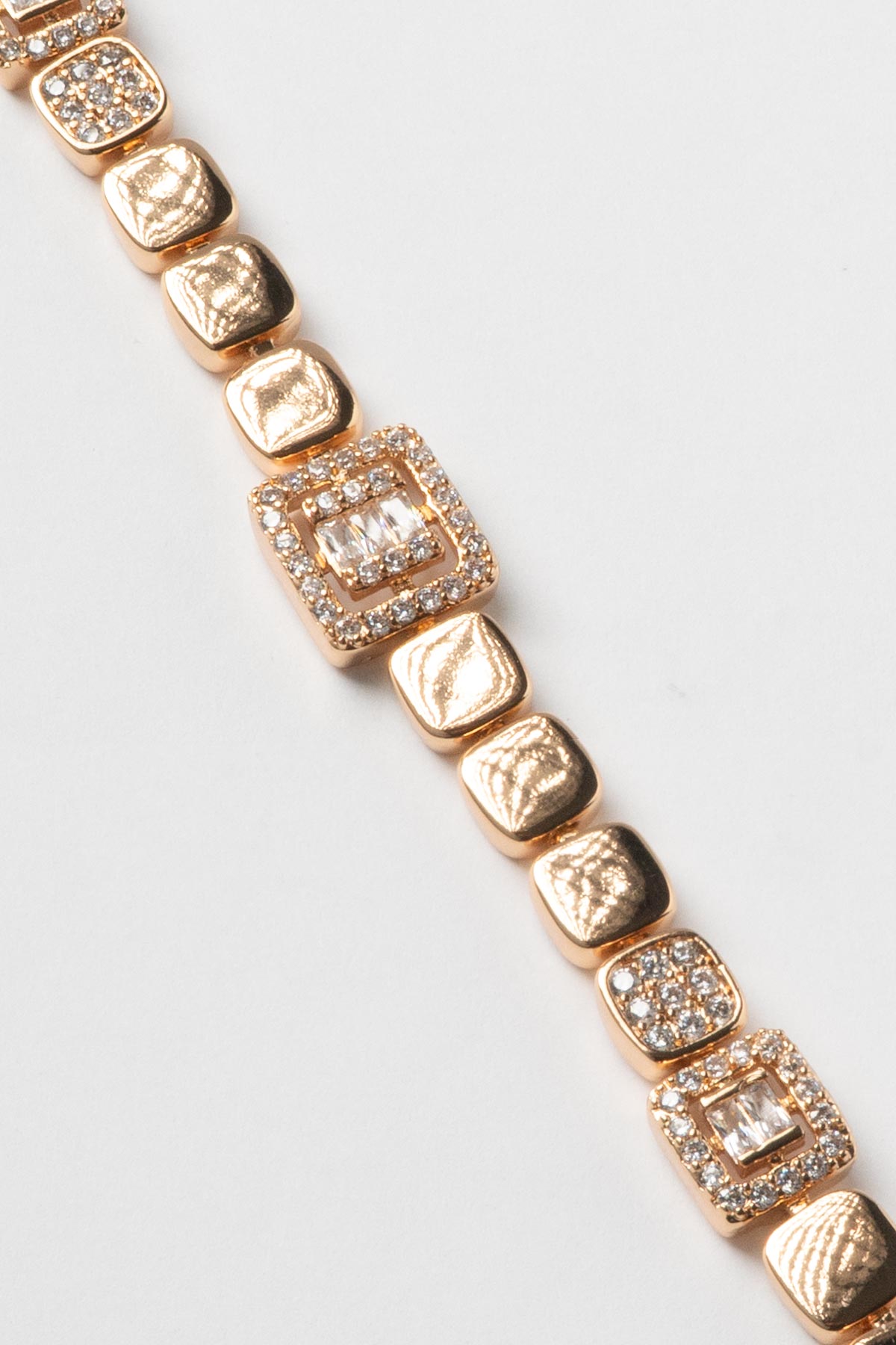 Gold Dolgulu Kareler Ve Zirkon Çerçeveli Baget Taş Detay Luxury Bileklik ABL7186