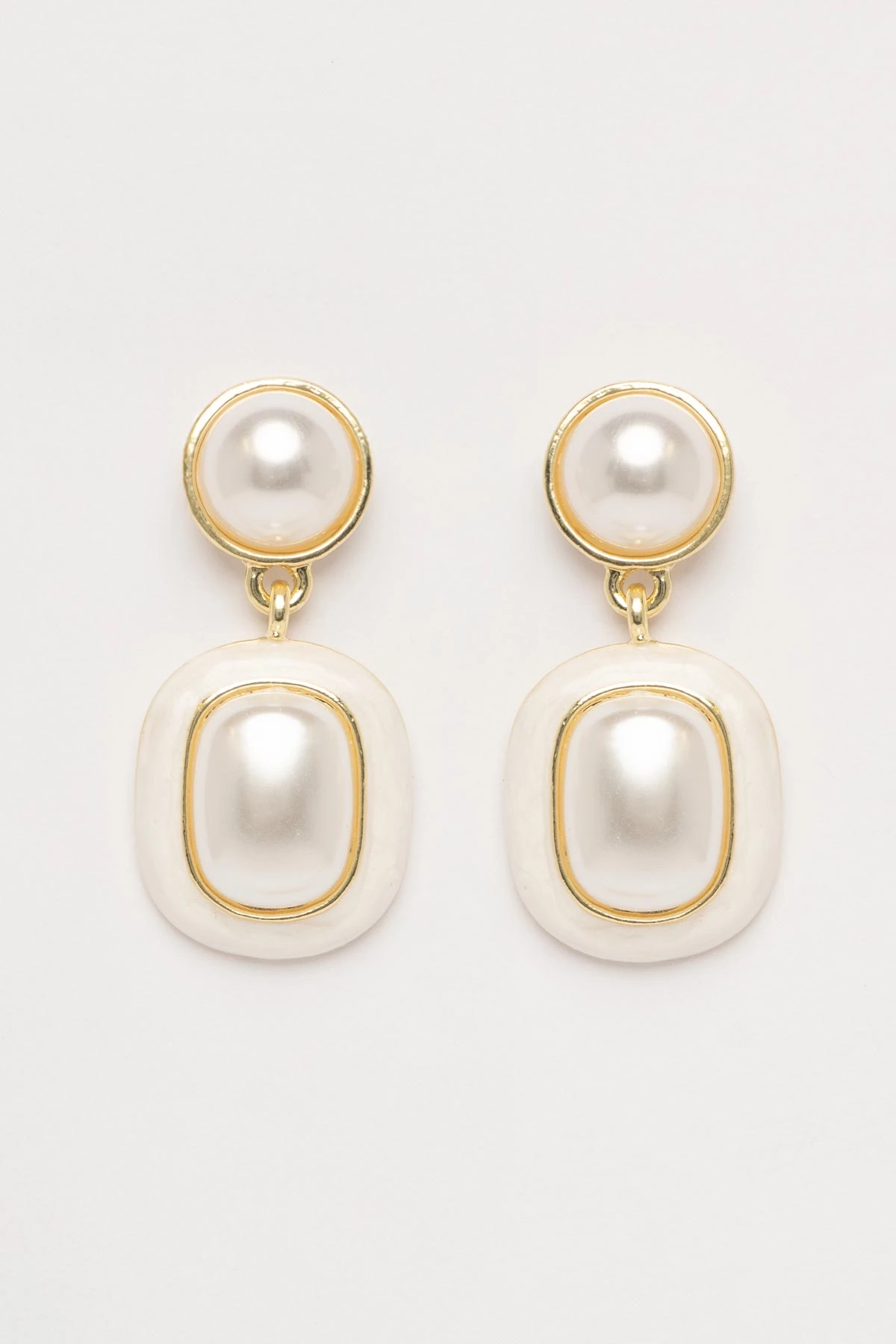 Gold Kenar İnci Detay Sallantılı Stefany Küpe AKE9794