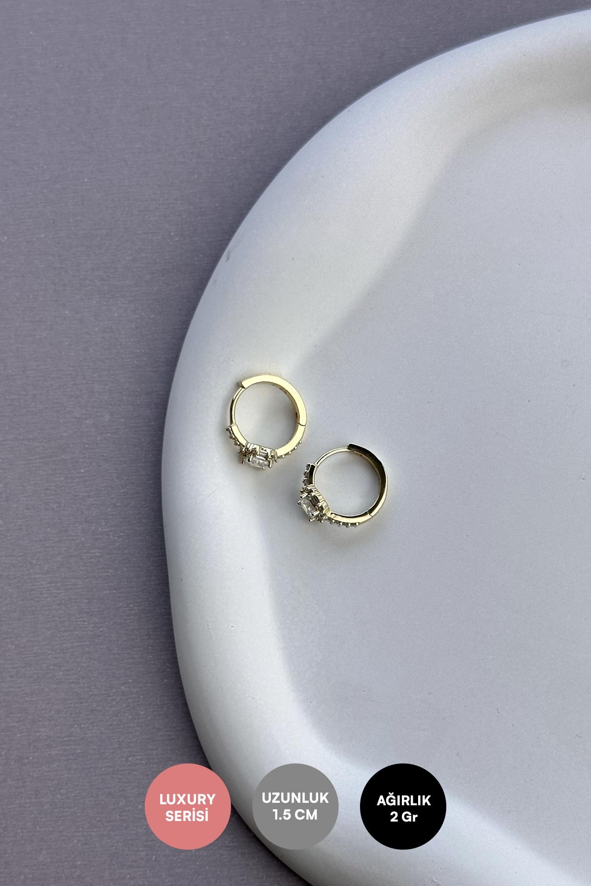 Gold Zirkon Çerçeveli Minimal Baget Taş Tasarım Luxury Küpe AKE8955