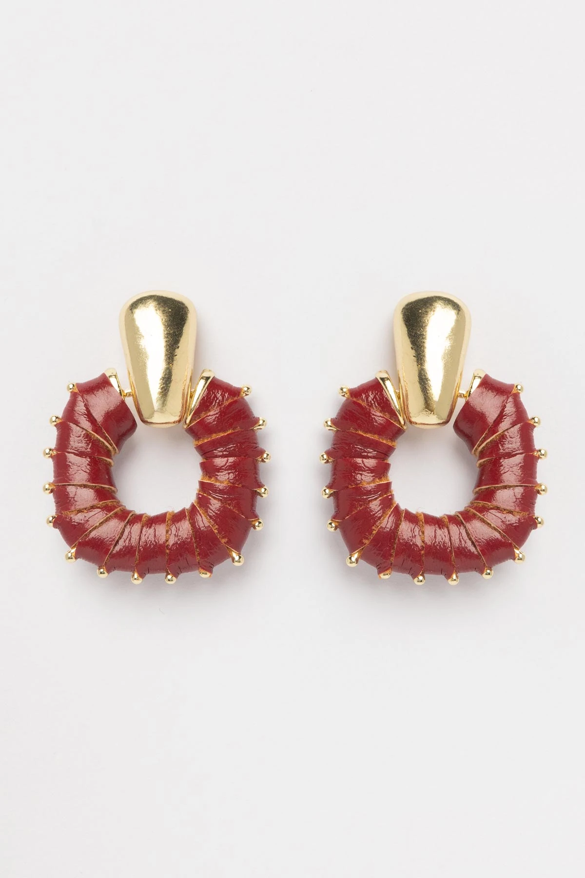 Gold Bordo Deri Kaplı Kare Stefany Küpe AKE9578