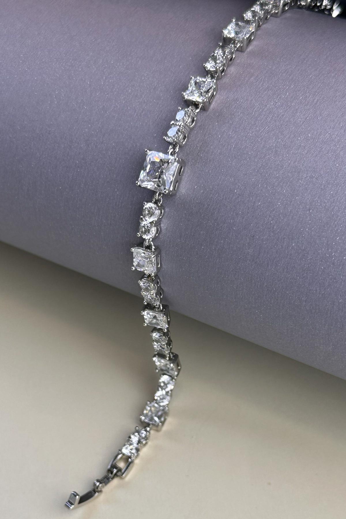 Silver Tasarım Sıra Baget Ve Çift Kristal Taş Tasarım Luxury Bileklik ABL7205