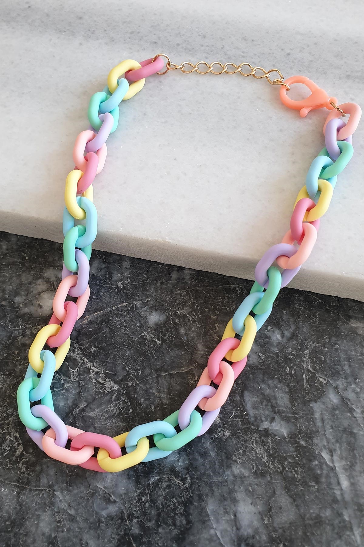 Renkli Akrilik Zincir Kolye 45 Cm AKL1220
