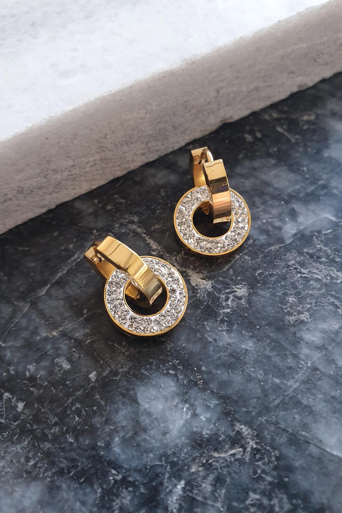 Zirkon Taşlı Gold Geçme Halkalar Çelik Küpe AKE4422