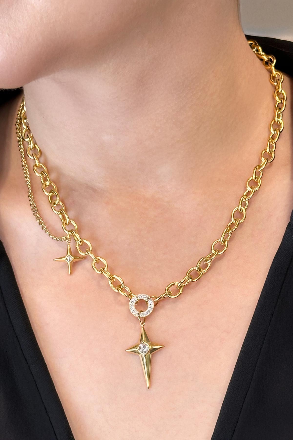 Zirkon Çember Detay Kristal Taşlı Dört Köşe Gold Yıldız Sallantılı Çelik Kolye 45 cm AKL3724