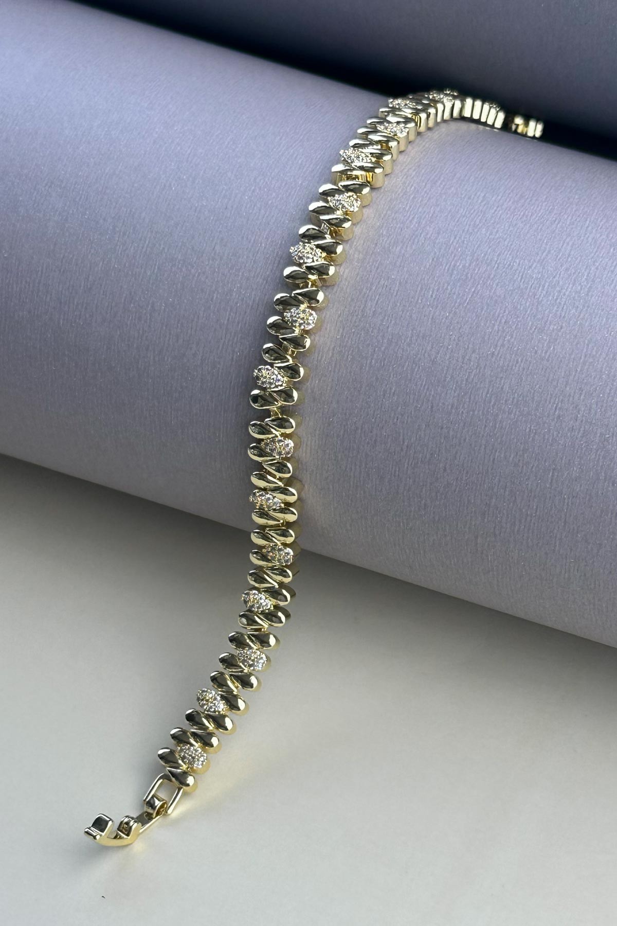 Gold Zirkon Detay Karşılıklı Damla Tasarım Sıralı Bileklik ABL7315