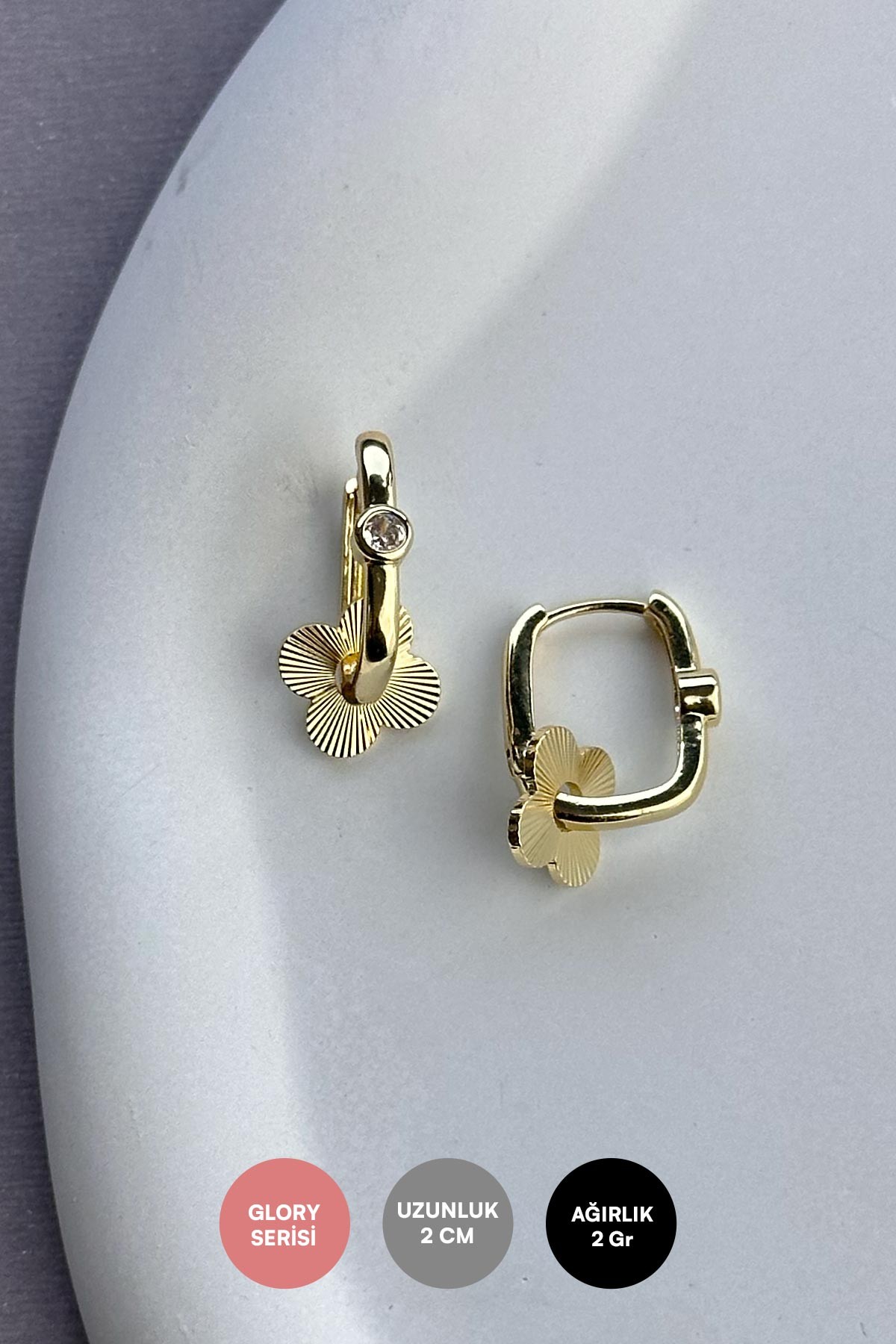Gold Göçmen Küpesi Çizgi Desen Dört Yaprak Yonca Tasarım Glory Küpe AKE9162