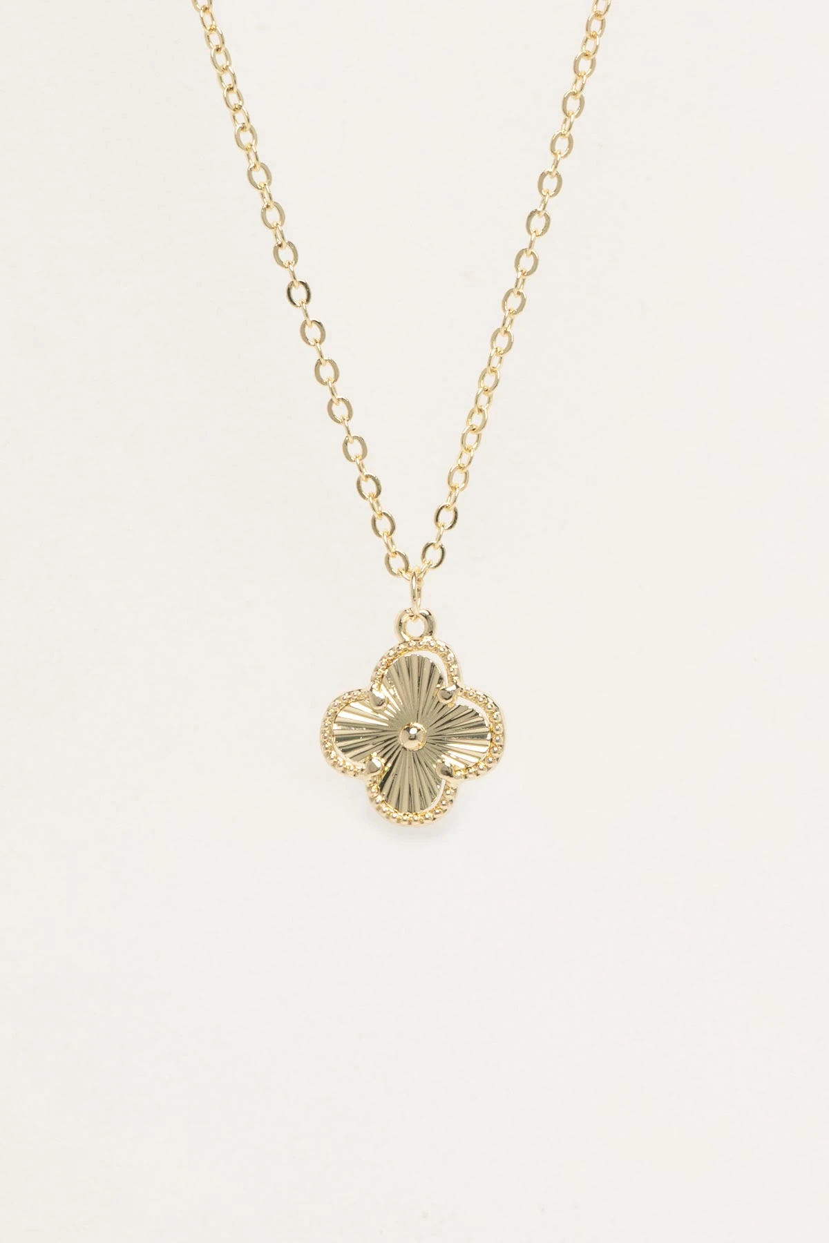 Gold 14K Lazer Kesim Minimal Dört Yaprak Yonca Sallantılı Luxury Kolye AKL4389