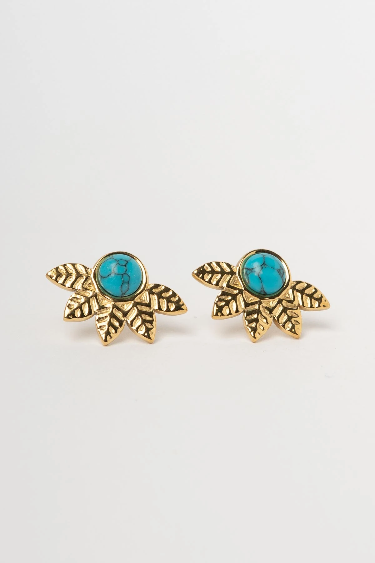 Gold Turkuaz Taş Detay Desenli Yaprak Tasarım Çelik Küpe AKE9269