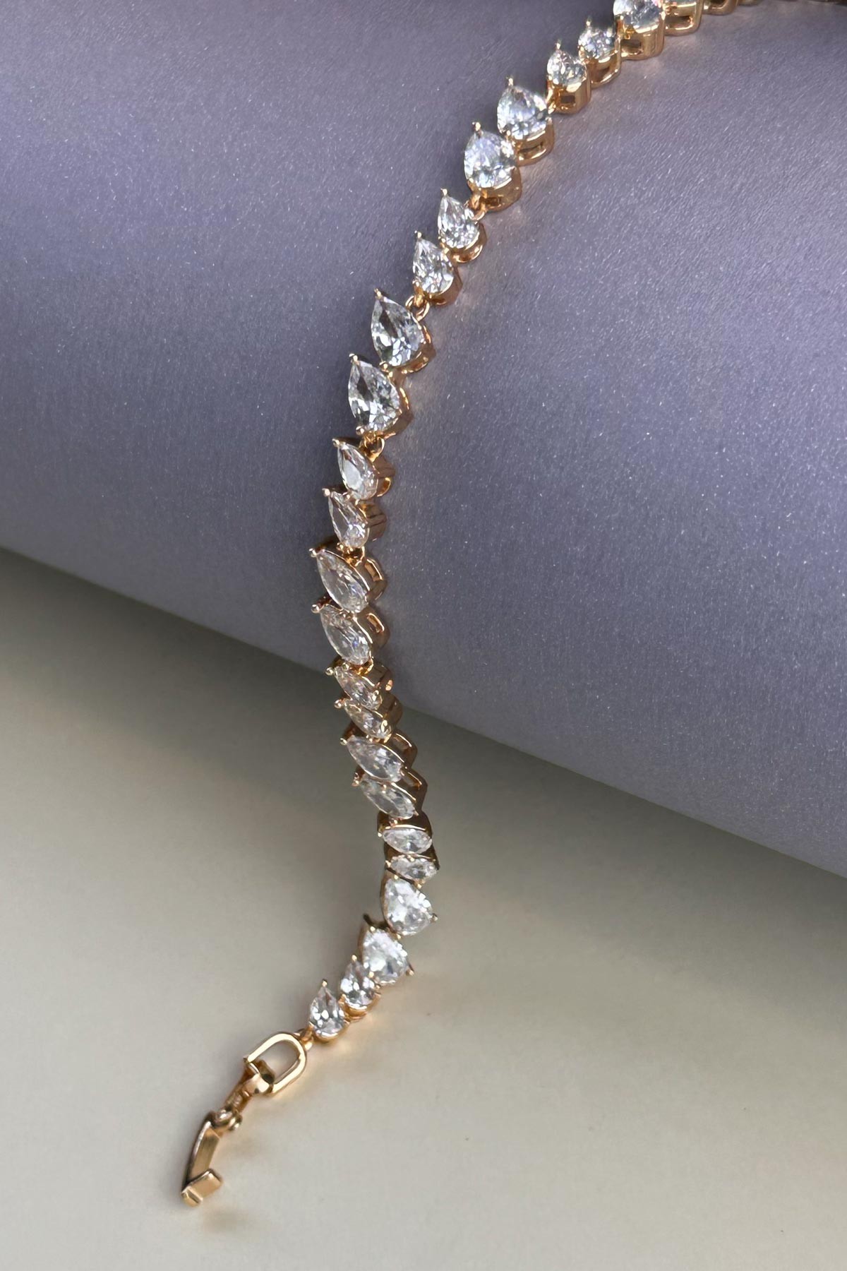 Gold Minimal Çapraz Sıra Damla Taşlar Luxury Bileklik ABL7196