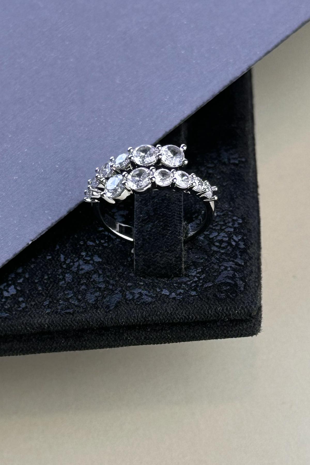 Silver Tasarım Ardışık Sıralı Kristal Taşlar Glory Yüzük AYZ8391