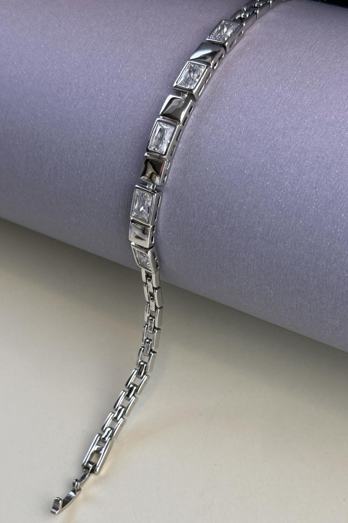 Silver Dolgulu Kareler Ve Beş Baget Taş Tasarım Luxury Bileklik ABL7188