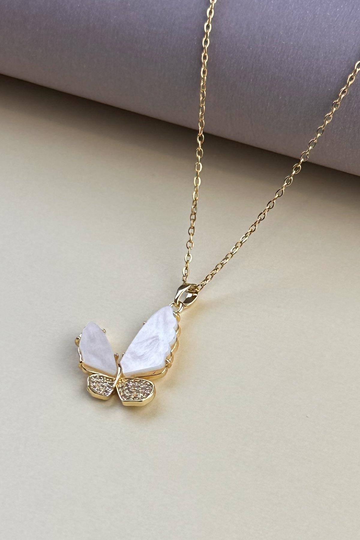 Gold Minimal Zincir Sedef Ve Zirkon Kanatlı Büyük Kelebek Sallantılı Çelik Kolye 45 cm AKL4075