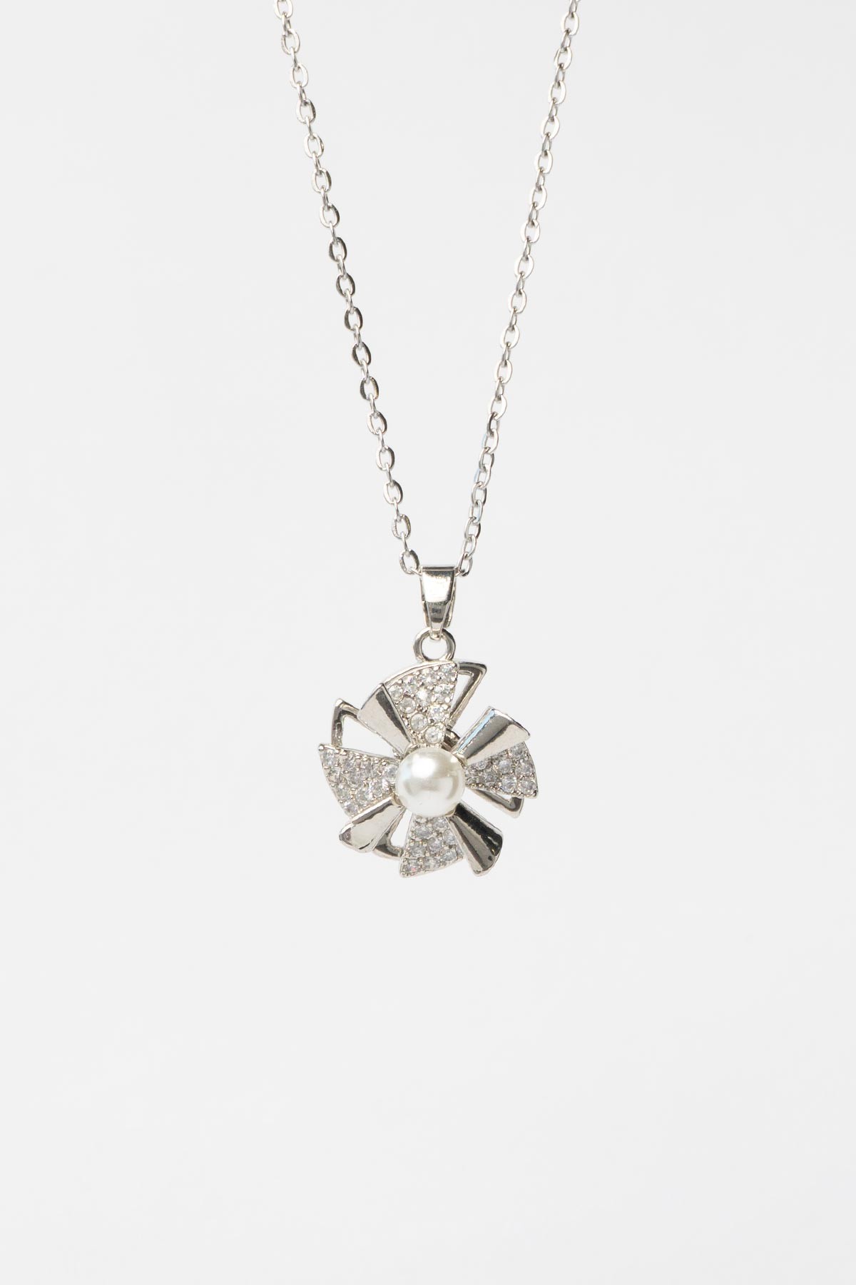 Silver Minimal Zincir İnci Ve Zirkon Detaylı Rüzgar Gülü Tasarım Dönebilen 45cm Çelik Kolye AKL4142