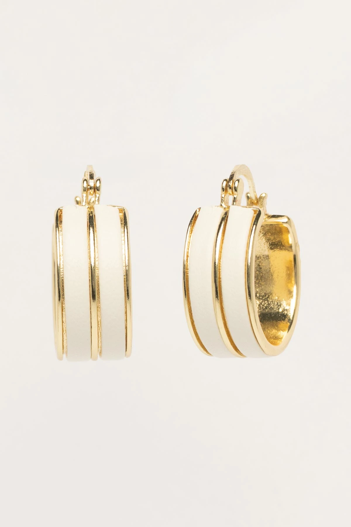 Beyaz Çift Çizgi Halka Stefany Küpe AKE9774