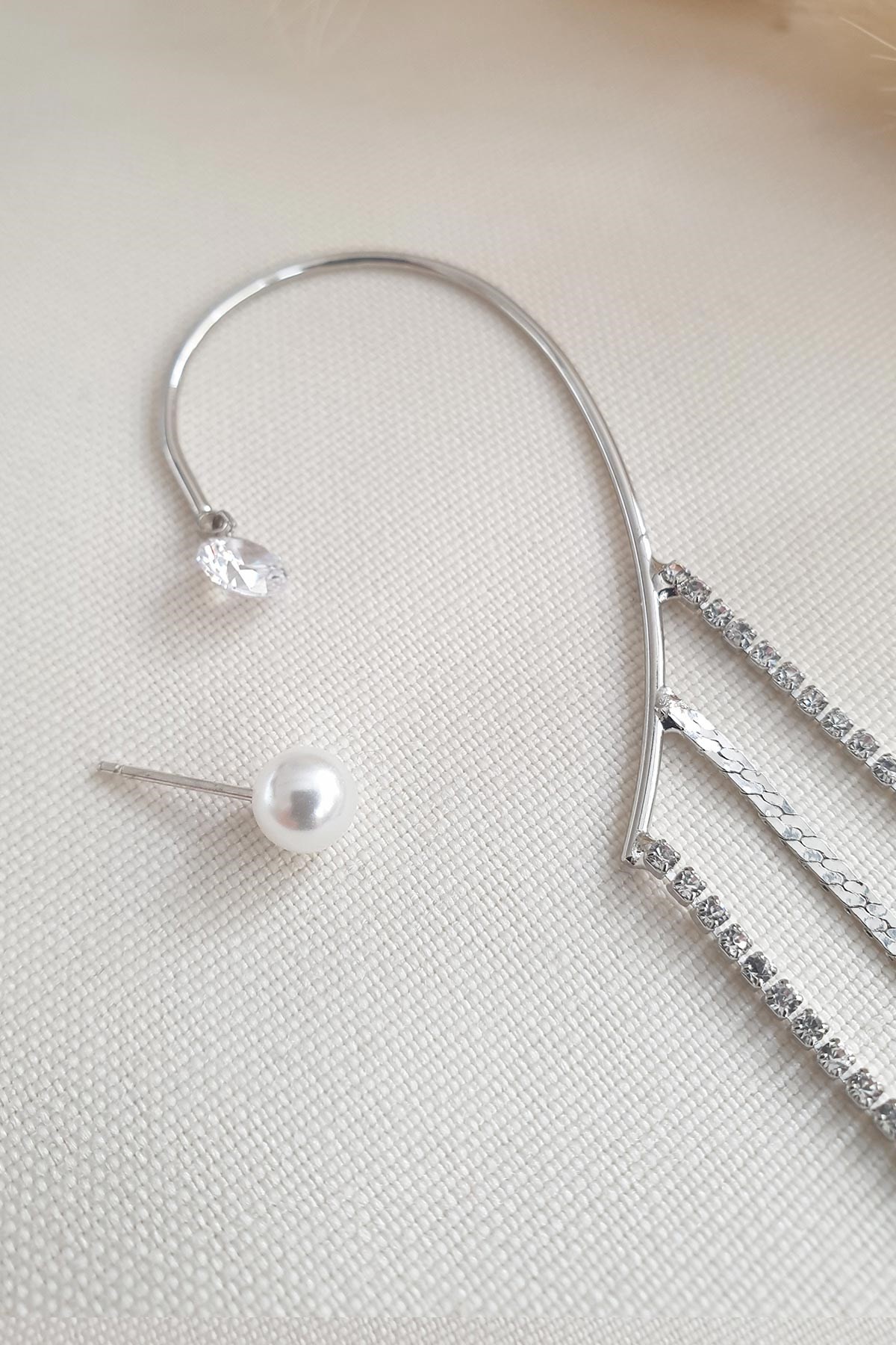 Silver Yıldız Sallantılı Kulak Arkası Kıkırdak Küpe AKE4592