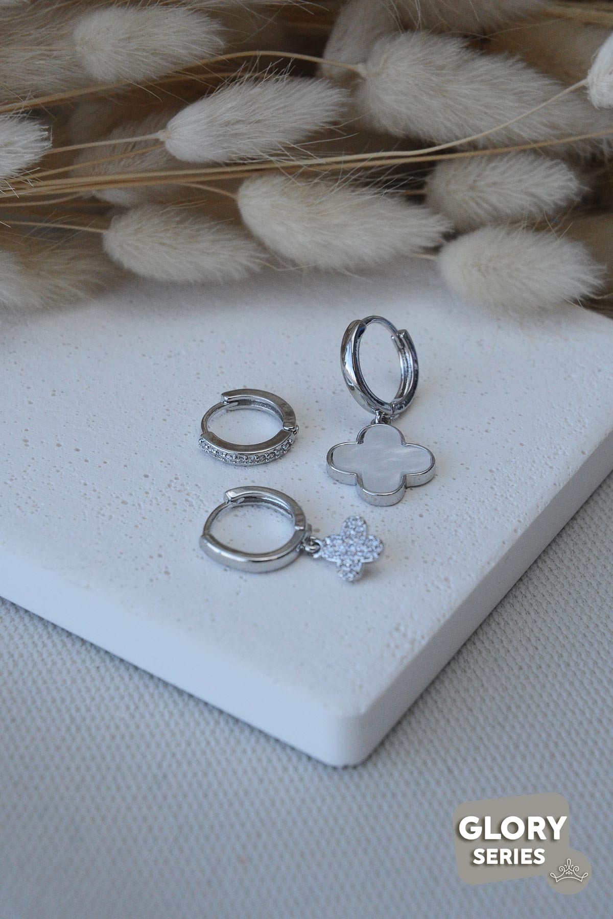 Silver Zirkon Taş Ve Sedef Detay Yoncalar Çoklu Glory Küpe AKE6821