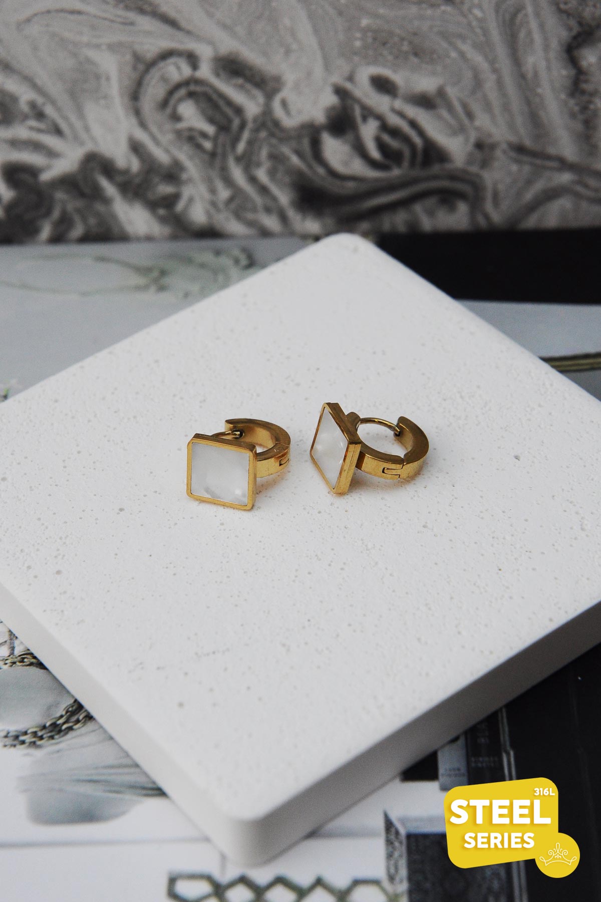 Gold Kare Sedef Halka Çelik Küpe AKE6711