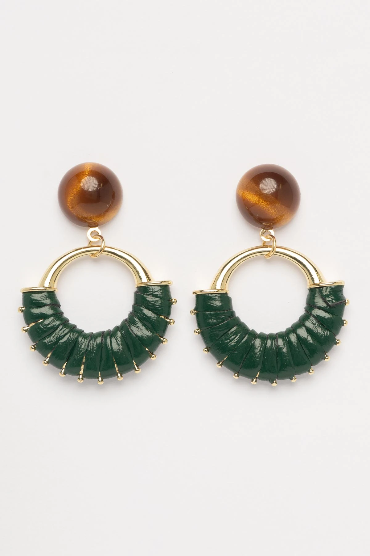 Kahverengi Boncuk Ucunda Deri Kaplı Yeşil Stefany Küpe AKE9778