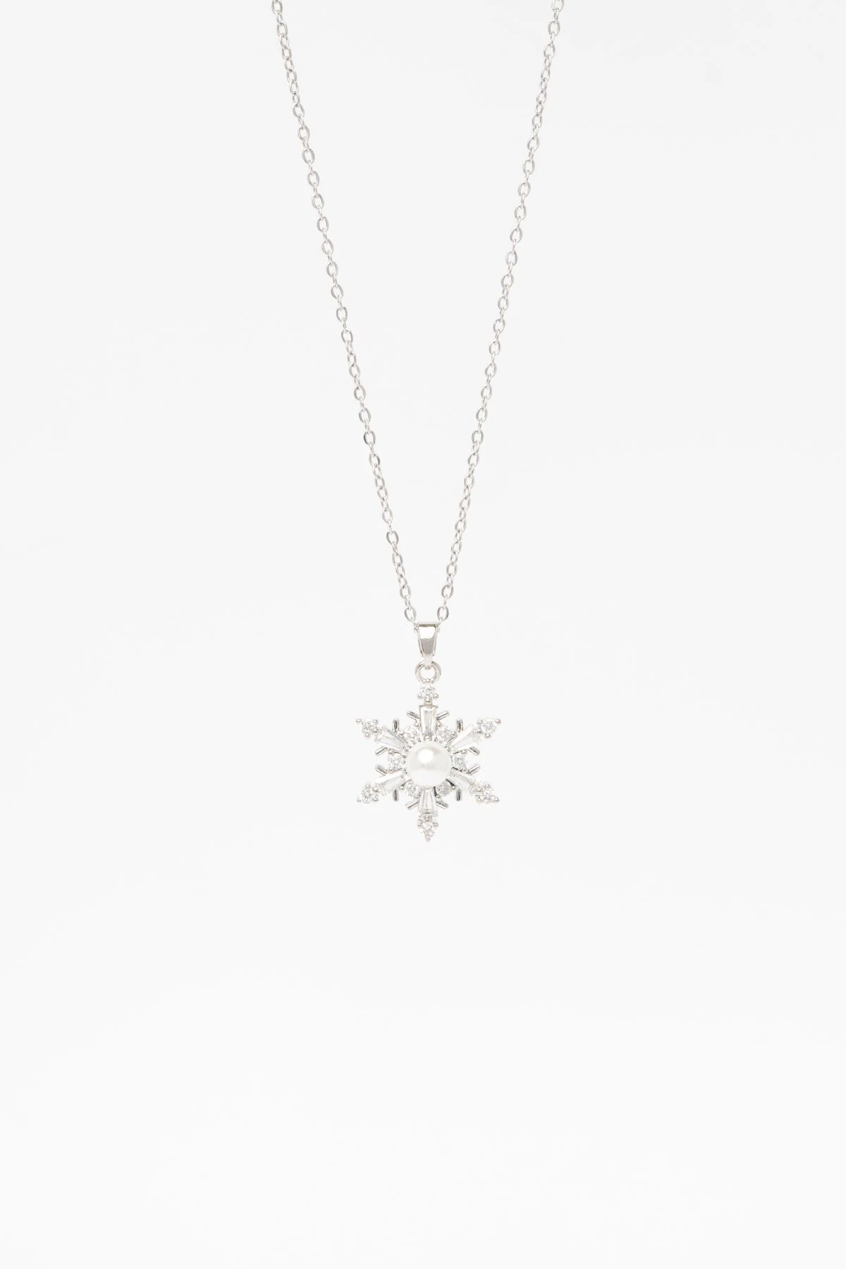 Silver Kristal Taş Tasarım İnci Detay Kar Tanesi Sallantılı 45cm Çelik Kolye AKL4323