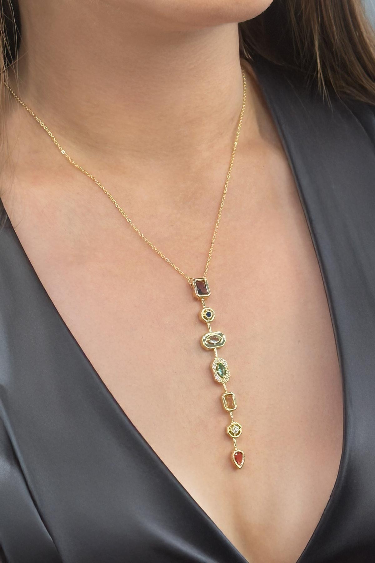 Gold Minimal Zincir Renkli Kristal Karma Şekilli Taş Sallantılı Luxury Kolye 60 cm AKL3742