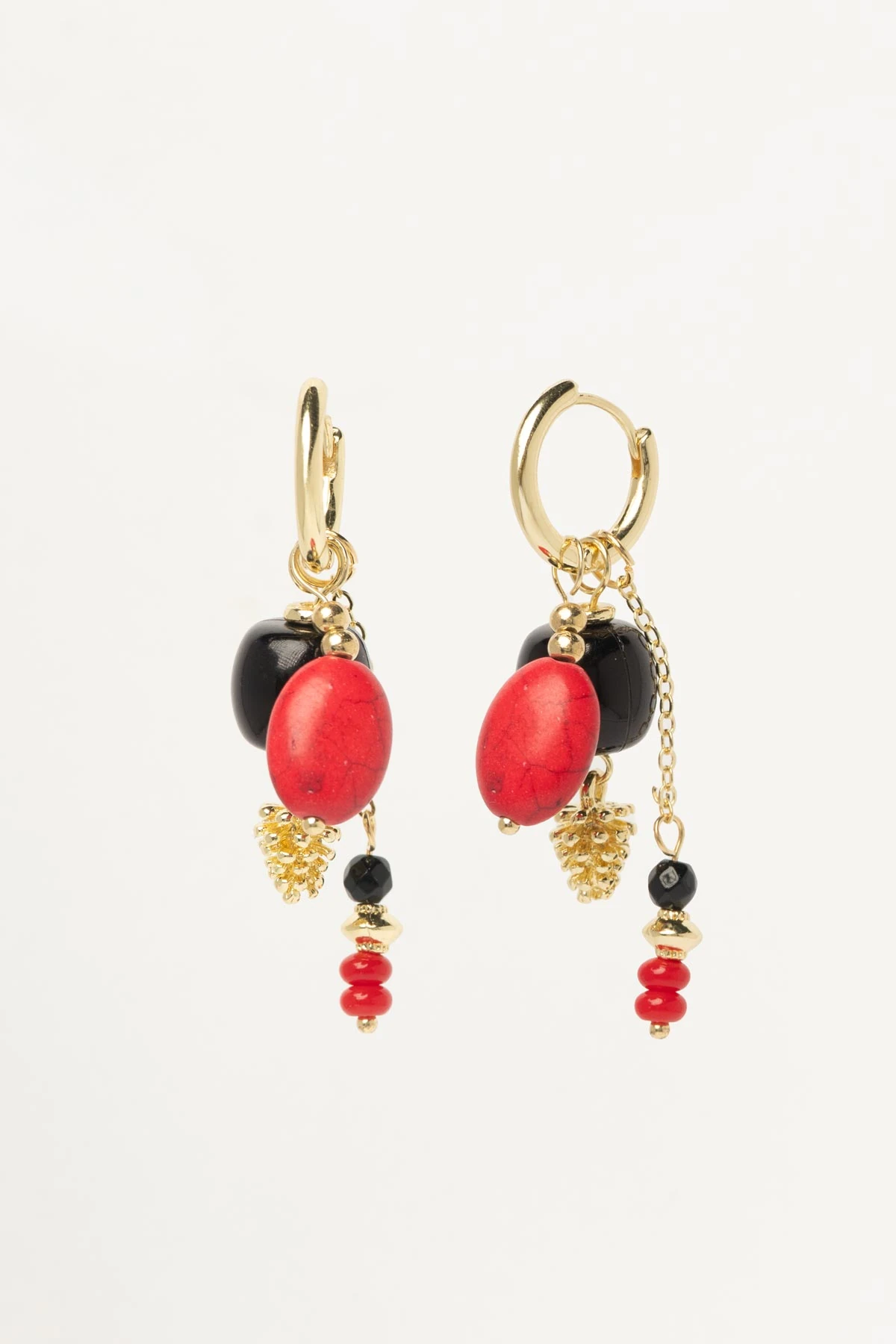 Gold Halka Siyah Boncuk Ve Altın Kozalak Sallantılı Stefany Küpe AKE9582