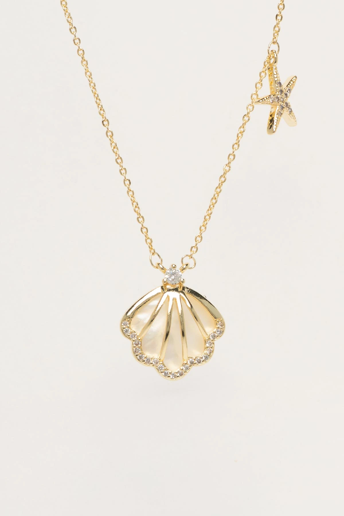 Gold Zirkon Kenarlı Deniz Kabuğu Ve Deniz Yıldızı Sallantılı Luxury Kolye AKL4407