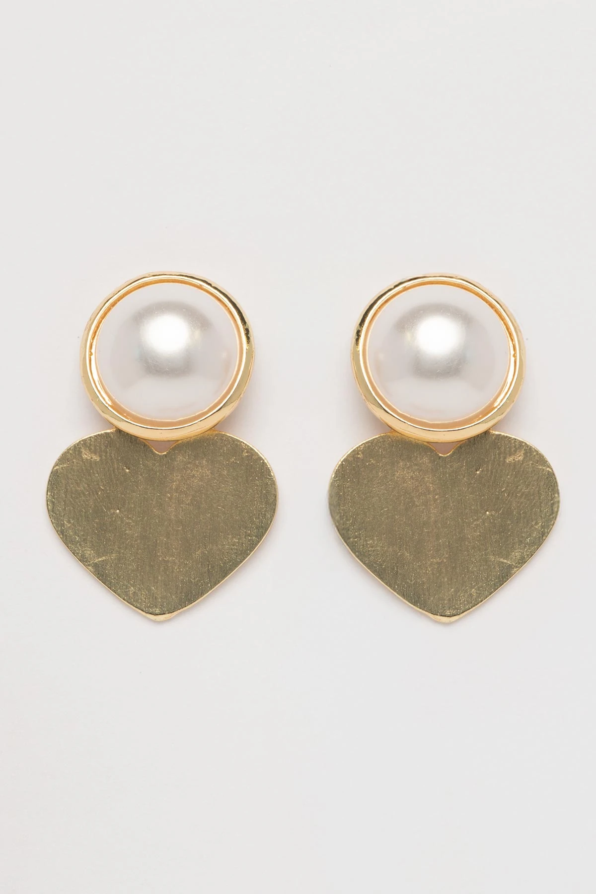 Gold Büyük İnci Ucunda Sade Kalp Sallantılı Stefany Küpe AKE9780