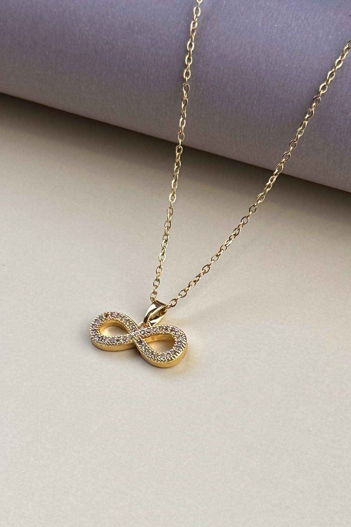 Gold Minimal Zincir Minimal Tektaş Kaplı Sonsuzluk İşareti Sallantılı Çelik Kolye 45 cm AKL4080