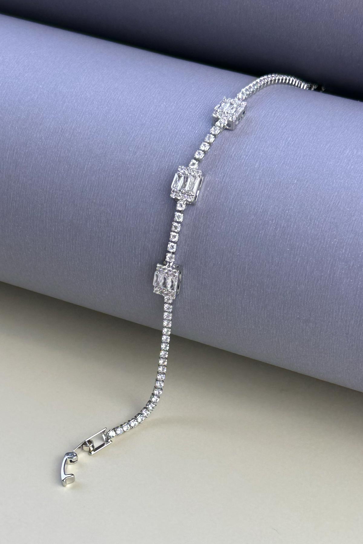 Silver Zirkon Kareler Sıralı Baget Detay Üçlü Dikdörtgenler Tasraım Bijuteri Bileklik ABL7257