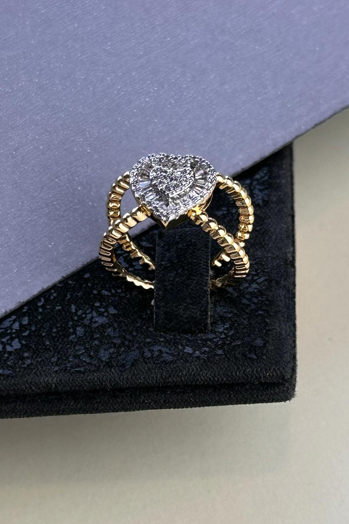 Gold Topçuk Tasarım Baget Taş Detay Zirkon Kalp Glory Yüzük AYZ8394
