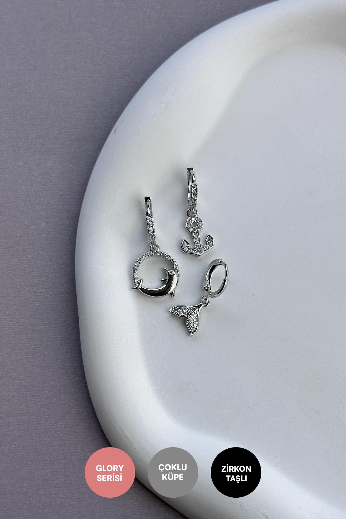 Silver Zirkon Çember Detay Yunus Ve Çapa Sallantılı Çoklu Glory Küpe AKE9190