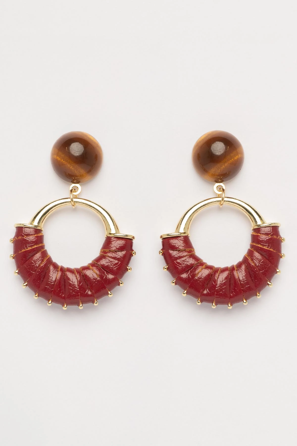 Kahverengi Boncuk Ucunda Deri Kaplı Bordo Stefany Küpe AKE9779