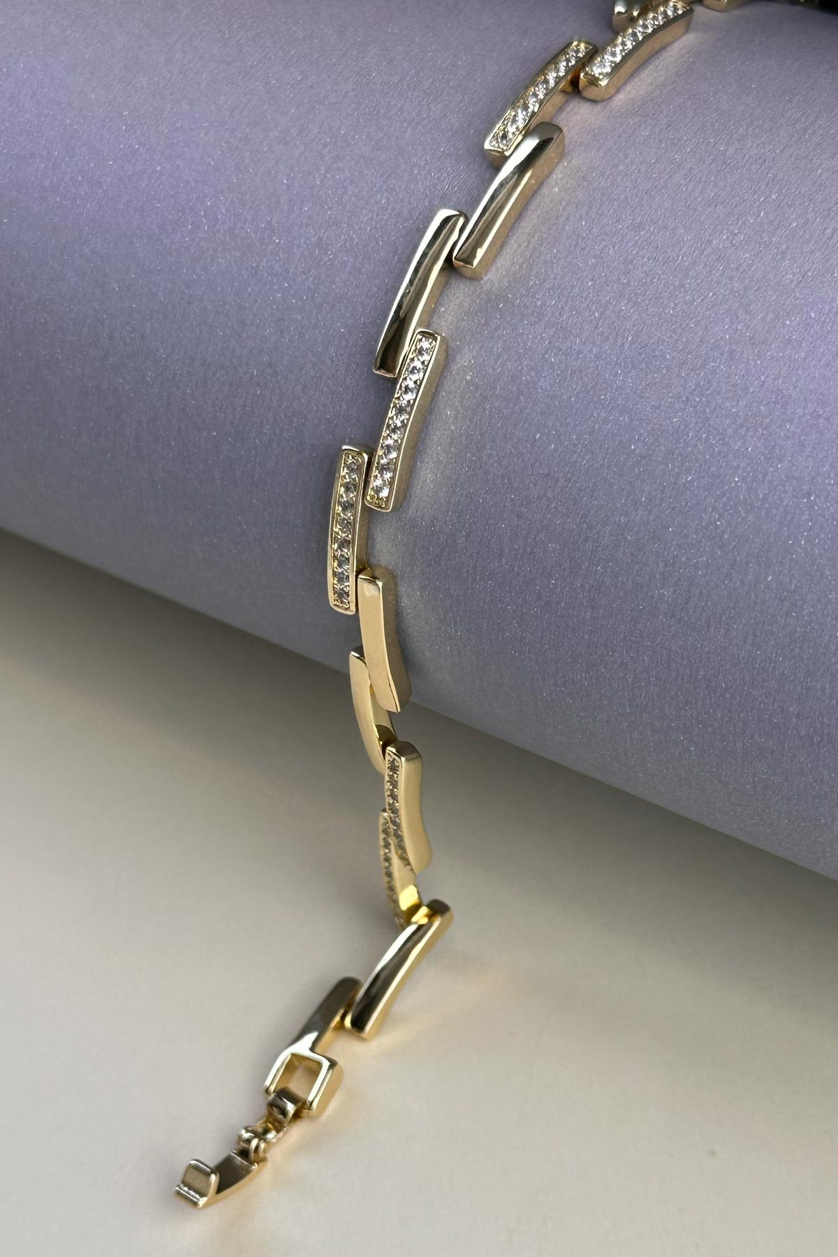 Gold Ve Zirkon Kesik Çizgiler Tasarım Luxury Bileklik ABL7163