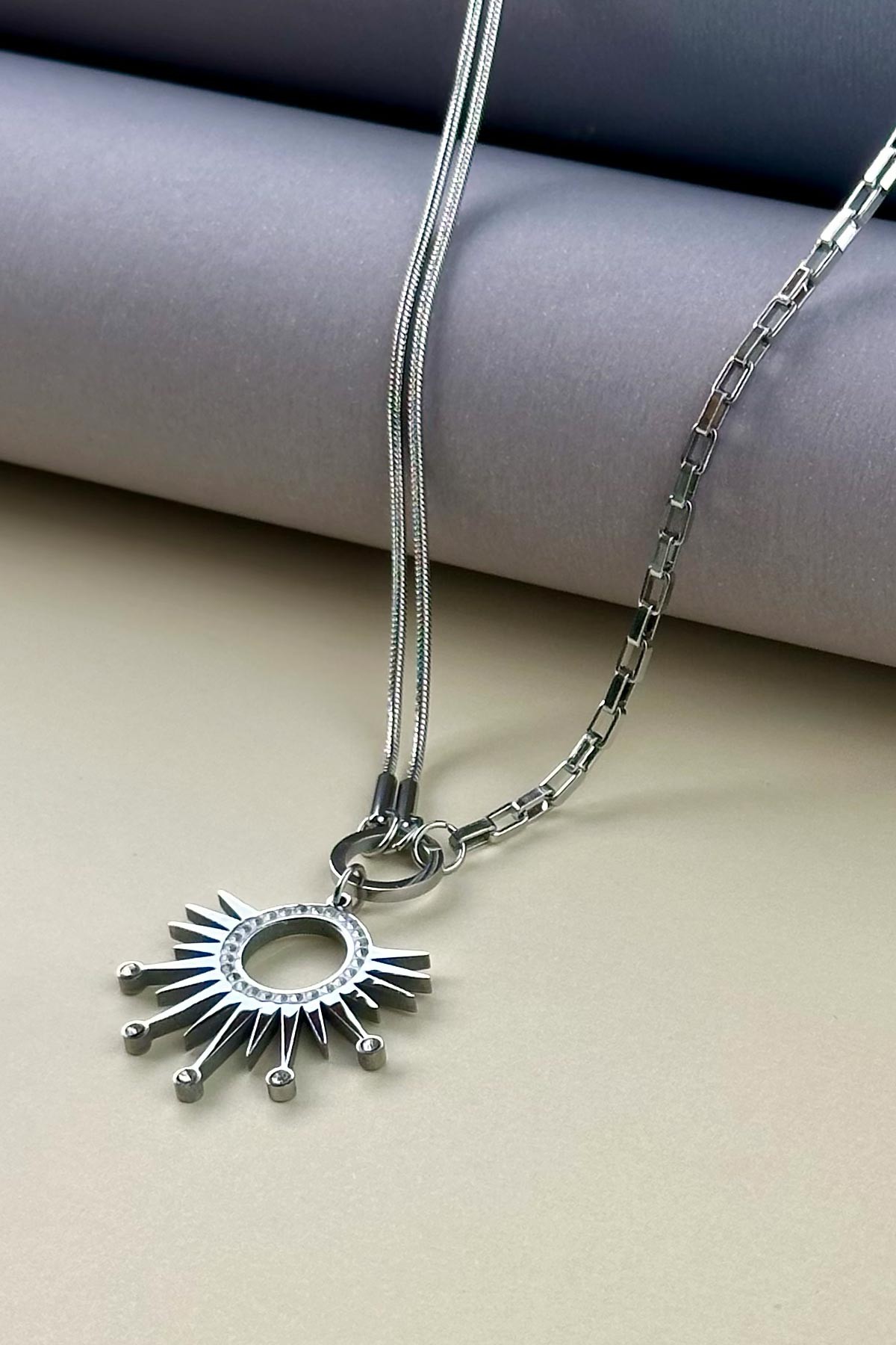 Silver Çift Zincir Zirkon Detay Ve Tektaş Uçlu Güneş Figürü Çelik Kolye 45 cm AKL4052