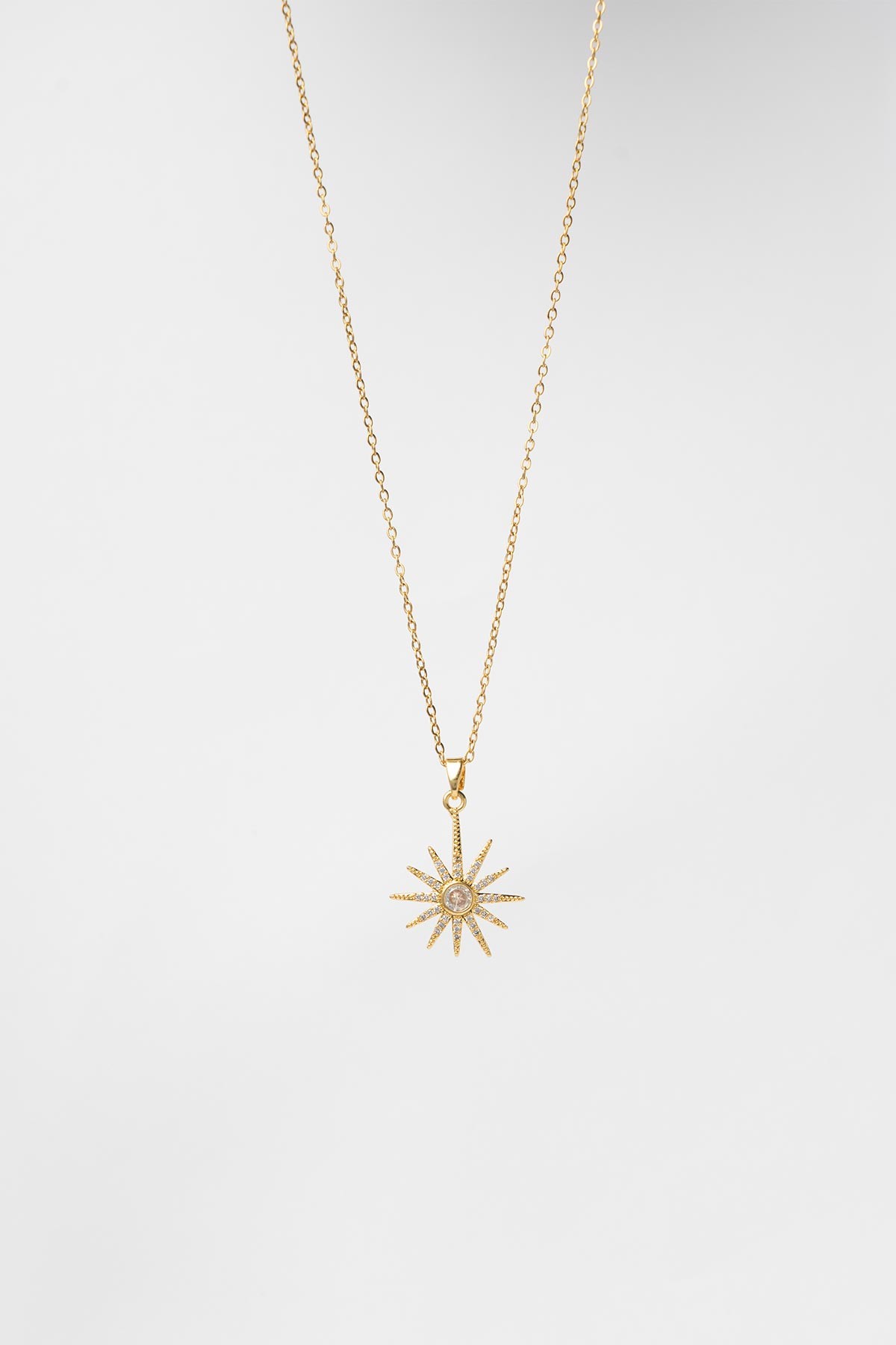 Gold Minimal Zincir Zirkon Detaylı Kuzey Yıldızı Sallantılı 45cm Çelik Kolye AKL4135