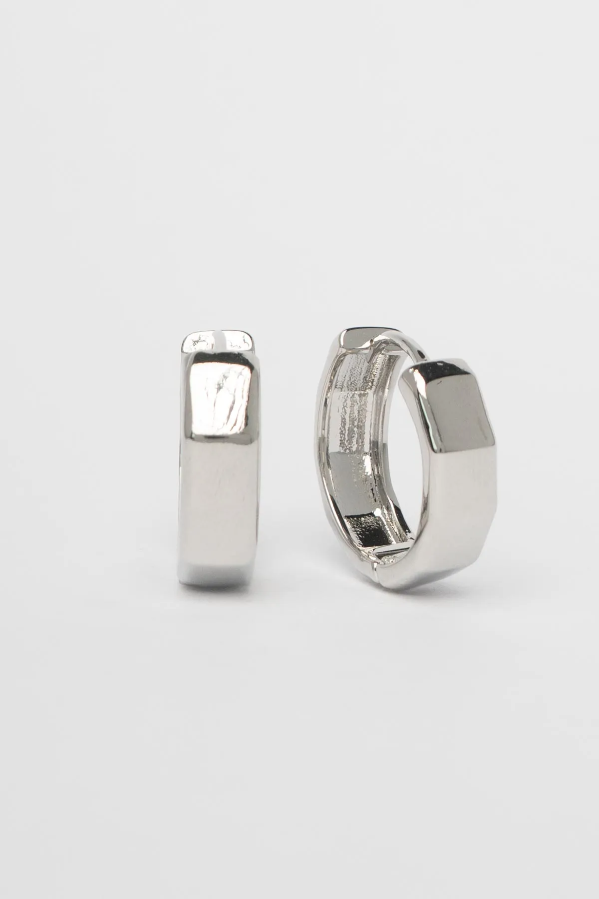 Silver 14K Köşeli Tasarım Halka Glory Küpe AKE9601