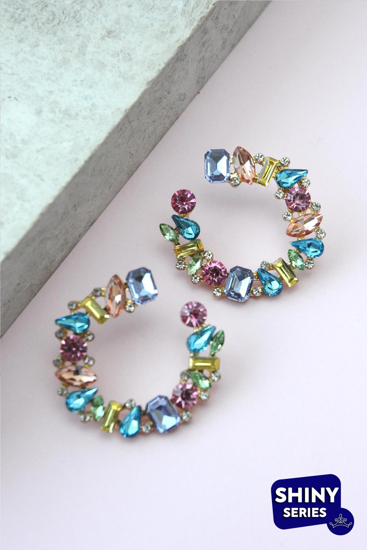 Oval Tasarım Renkli Kristal Taşlı Abiye Küpe AKE6647