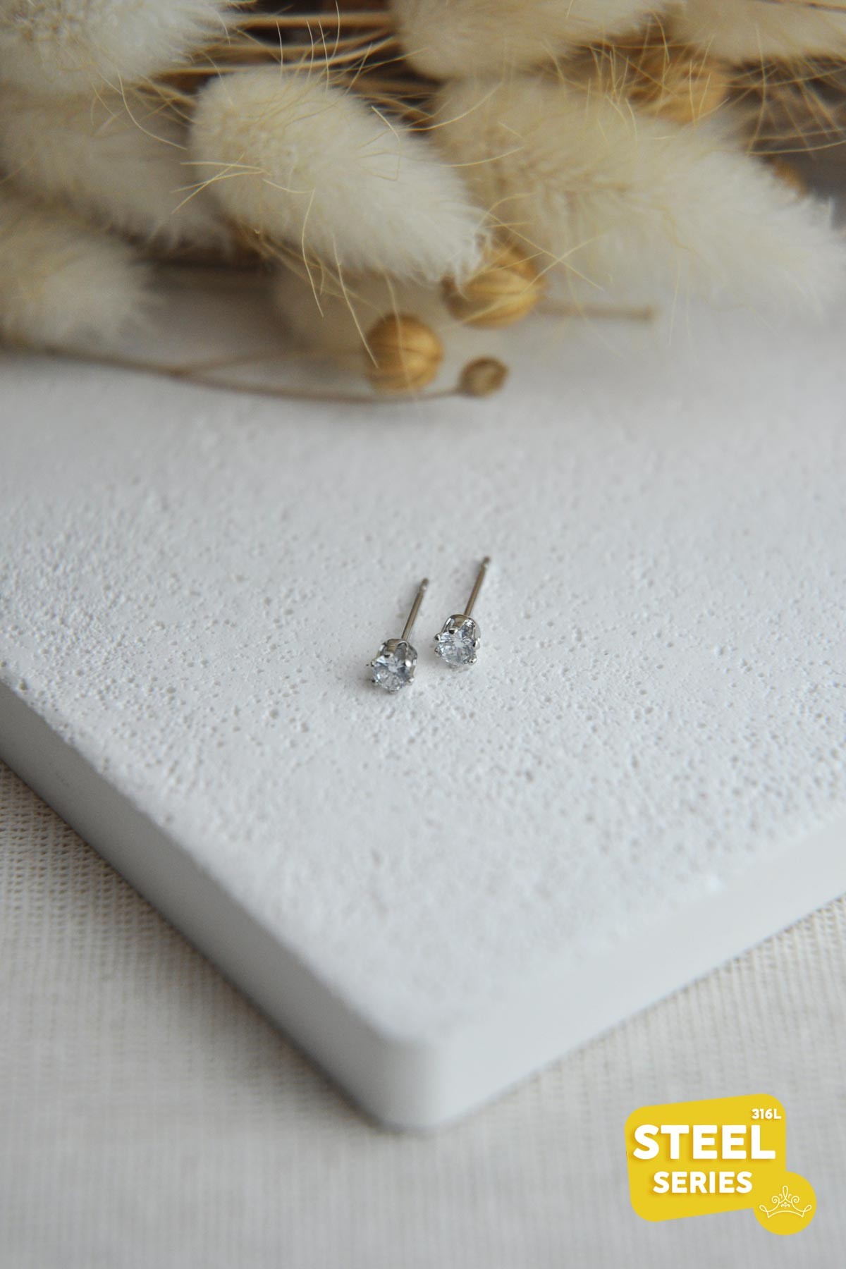 Küçük Boy Silver Tektaş Çelik Küpe AKE7479