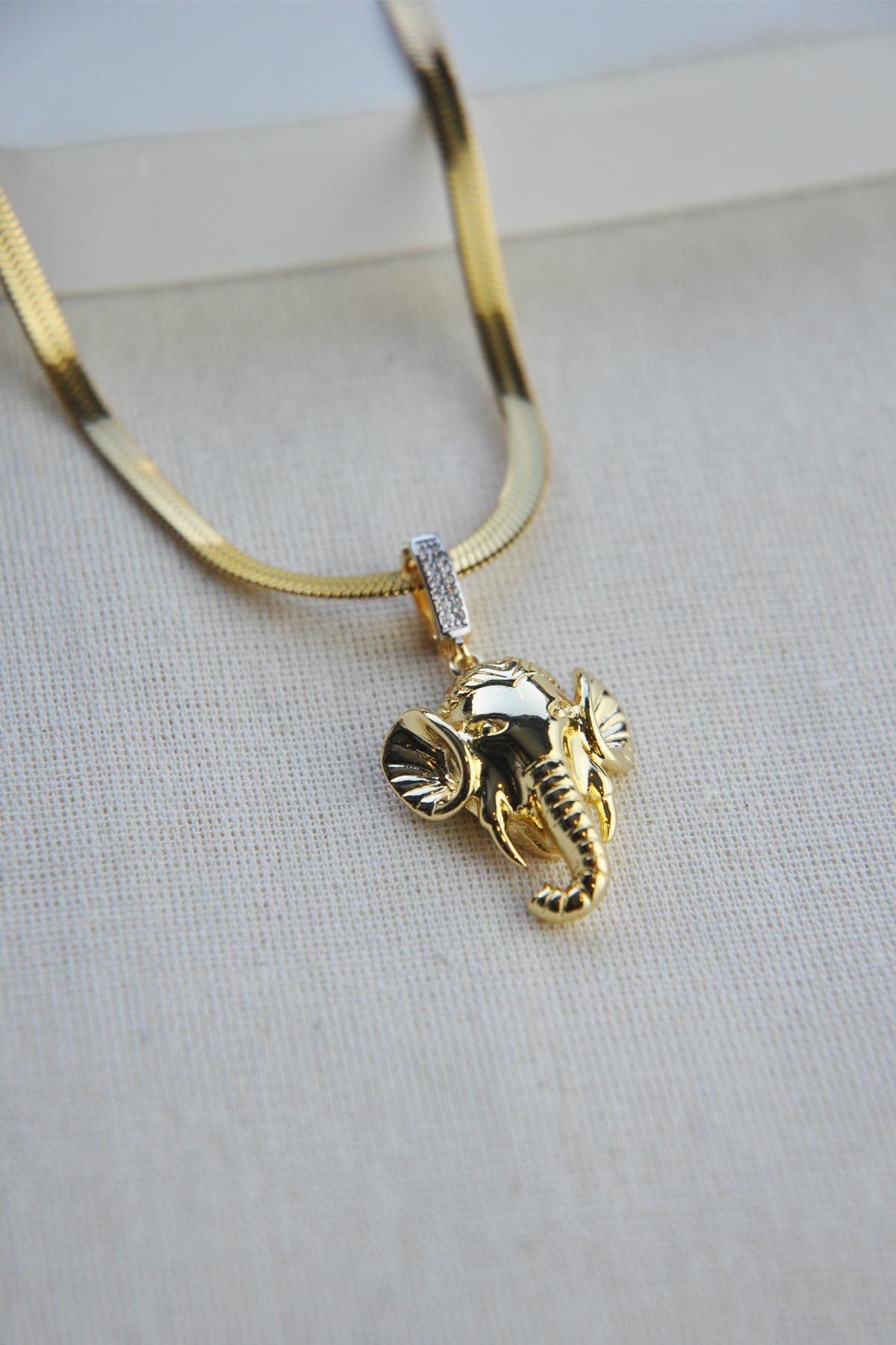 Gold Zirkon Thai Elephant Ajda Charm ABL6537